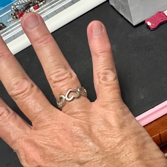 Sweet 925 Sterling Silver  Heart Ring - Picture 3 of 8